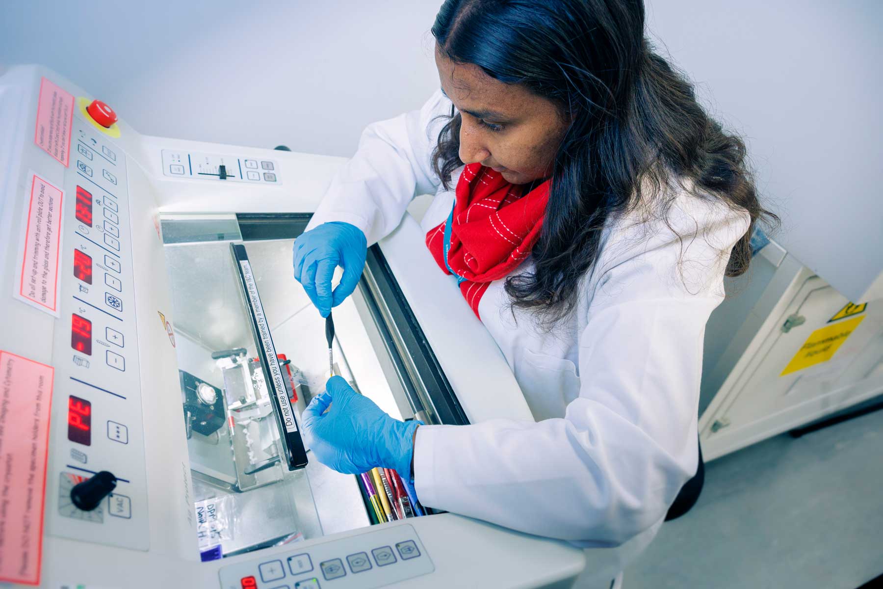 Lab researcher working in a lab in Experimental Medicine and Biomedicine